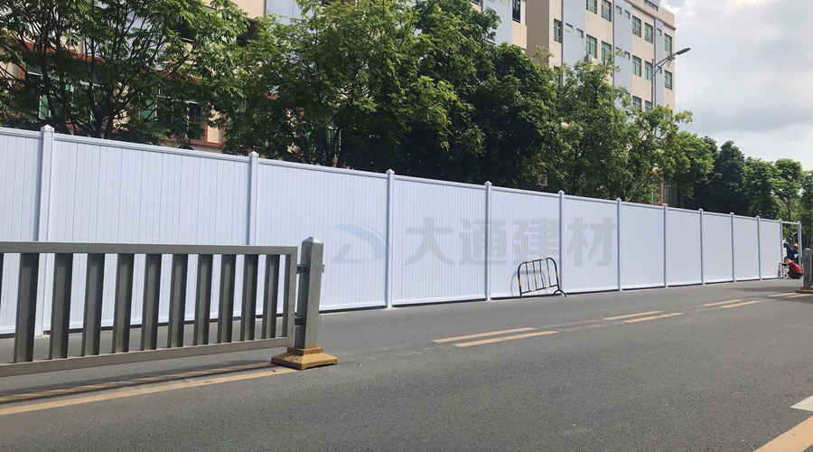 什么是PVC圍擋，pvc圍擋生產(chǎn)廠家哪家好？